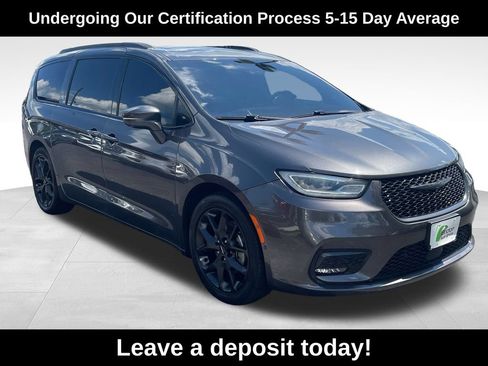 Used 2022 Chrysler Pacifica Limited w/ S Appearance Package FWD image 1