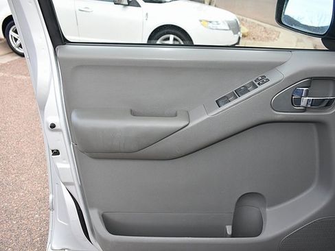 Used 2012 Nissan Frontier SV image 19