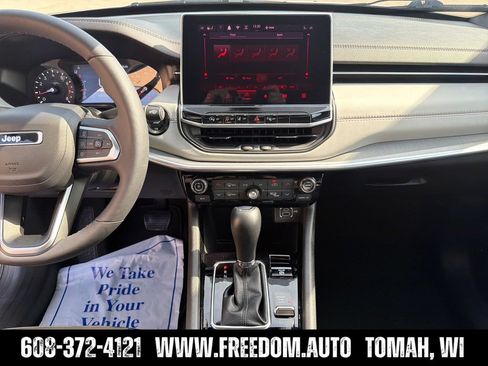 Used 2025 Jeep Compass Limited AWD/4WD image 17