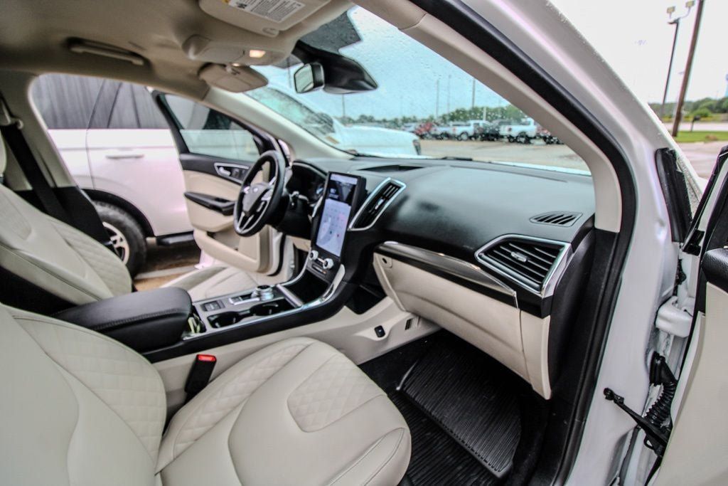 Used 2023 Ford Edge Titanium AWD/4WD image 16