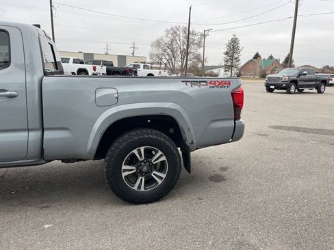 Used 2019 Toyota Tacoma TRD Sport w/ Technology Package image 9