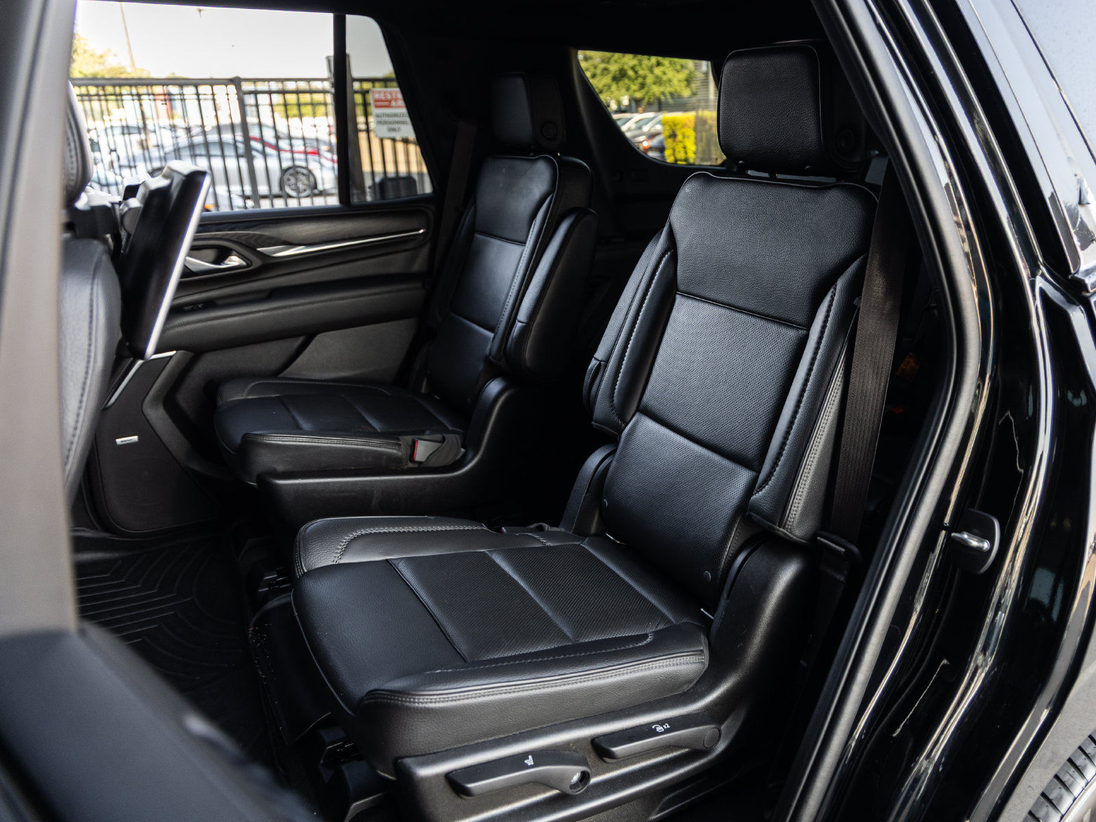 Used 2021 GMC Yukon Denali w/ Denali Premium Package RWD image 31