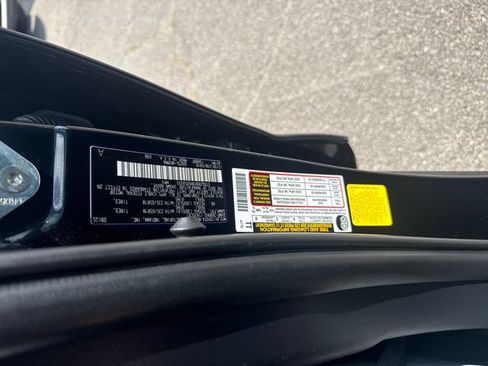 Used 2021 Toyota Highlander XLE AWD/4WD image 22