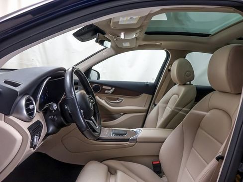 Used 2022 Mercedes-Benz GLC 300 4MATIC w/ Premium Package Lite image 9