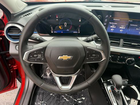 Used 2024 Chevrolet Trax LT w/ Driver Confidence Package FWD image 25