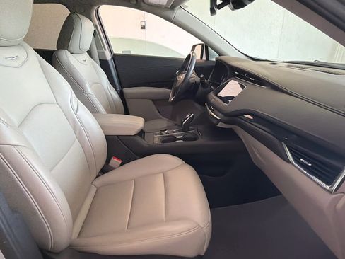 Used 2021 Cadillac XT4 Premium Luxury image 27