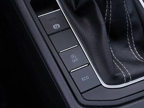 Certified 2025 Volkswagen Jetta S FWD image 17