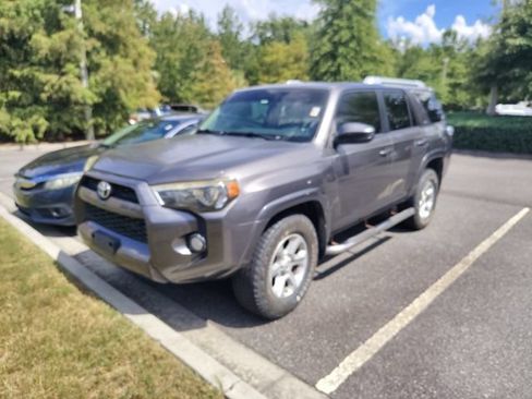 Used 2014 Toyota 4Runner SR5 RWD image 5
