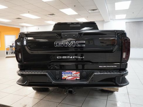 Used 2022 GMC Sierra 2500 Denali w/ Denali Black Diamond Edition image 13