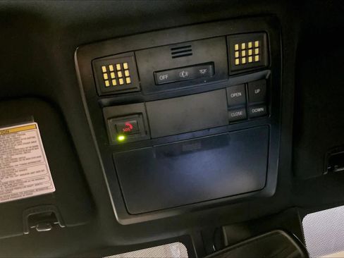 Used 2020 Toyota Tacoma TRD Sport image 33