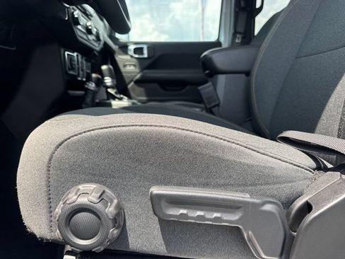 Used 2024 Jeep Wrangler Unlimited Sahara AWD/4WD image 14