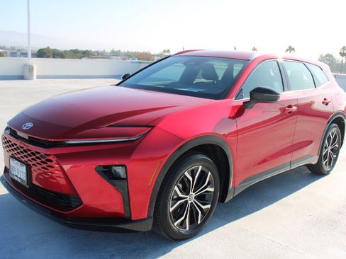 Used 2025 Toyota Crown Signia image 6