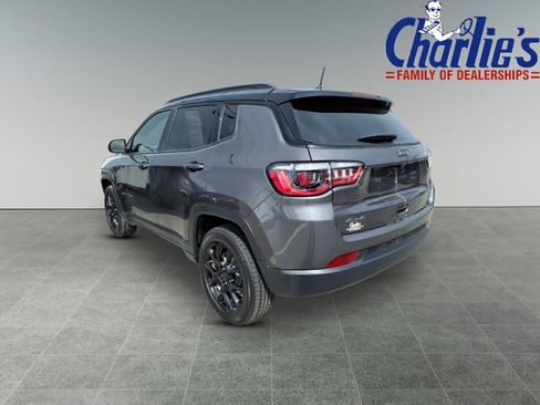 Used 2024 Jeep Compass Latitude w/ Convenience Group AWD/4WD image 5