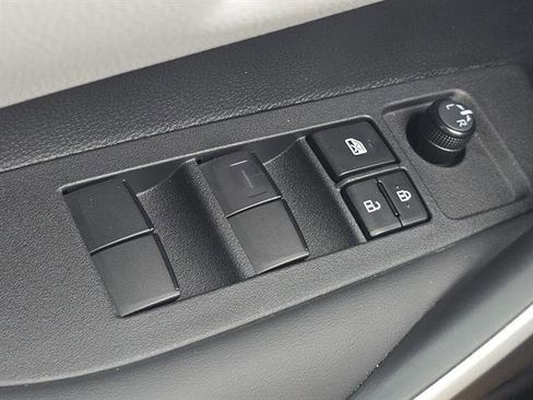 Used 2025 Toyota Corolla SE image 35