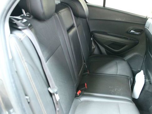 Used 2018 Chevrolet Trax LT w/ LT Convenience Package AWD/4WD image 9
