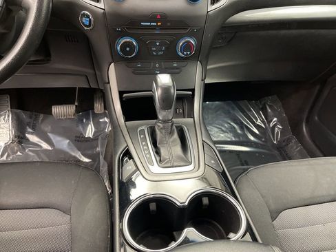 Used 2018 Ford Edge SE image 12