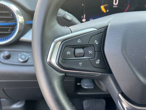 Used 2025 Chevrolet Trax LT w/ LT Convenience Package FWD image 20