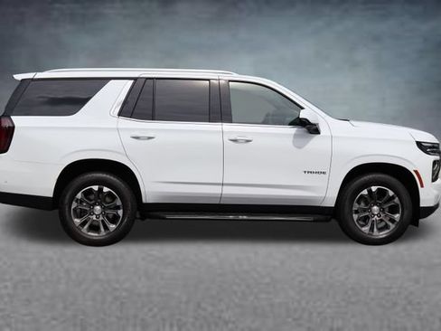 Used 2025 Chevrolet Tahoe LS AWD/4WD image 2