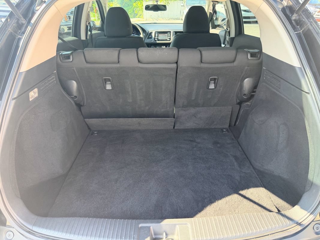 Used 2018 Honda HR-V LX image 14