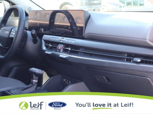 Used 2025 Kia K4 EX image 33