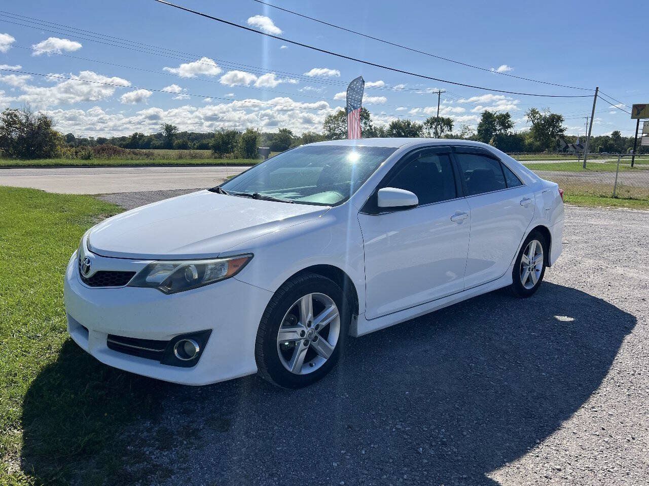 Used 2014 Toyota Camry SE FWD image 4