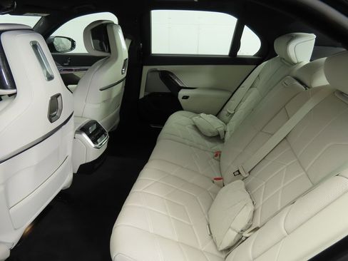 New 2026 BMW 760i xDrive w/ Executive Package image 20