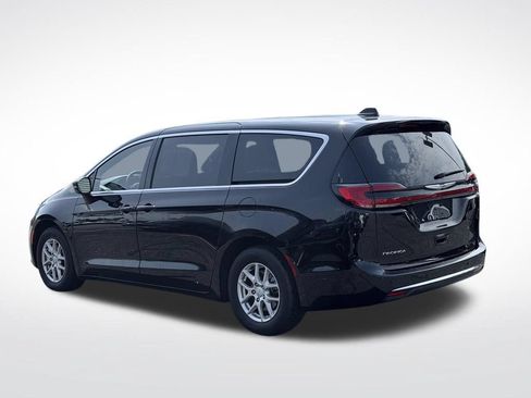 Certified 2025 Chrysler Pacifica Select FWD image 9