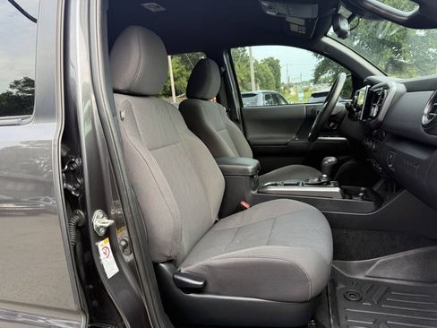 Used 2018 Toyota Tacoma TRD Sport AWD/4WD image 14
