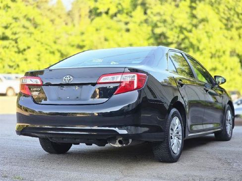 Used 2013 Toyota Camry LE FWD image 6
