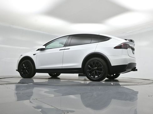Used 2022 Tesla Model X image 46
