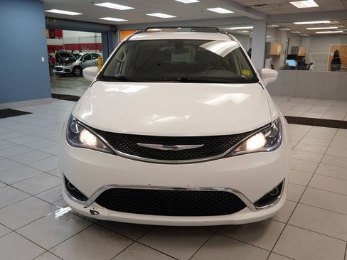 Used 2017 Chrysler Pacifica Touring-L image 14