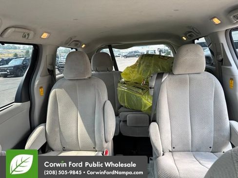 Used 2014 Toyota Sienna LE FWD image 13