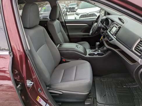 Used 2019 Toyota Highlander LE image 21
