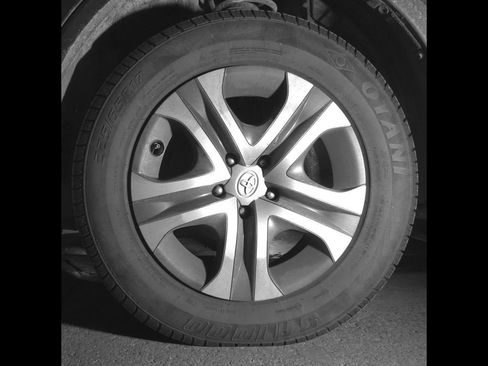 Used 2018 Toyota RAV4 LE w/ All Weather Liner Package AWD/4WD image 36