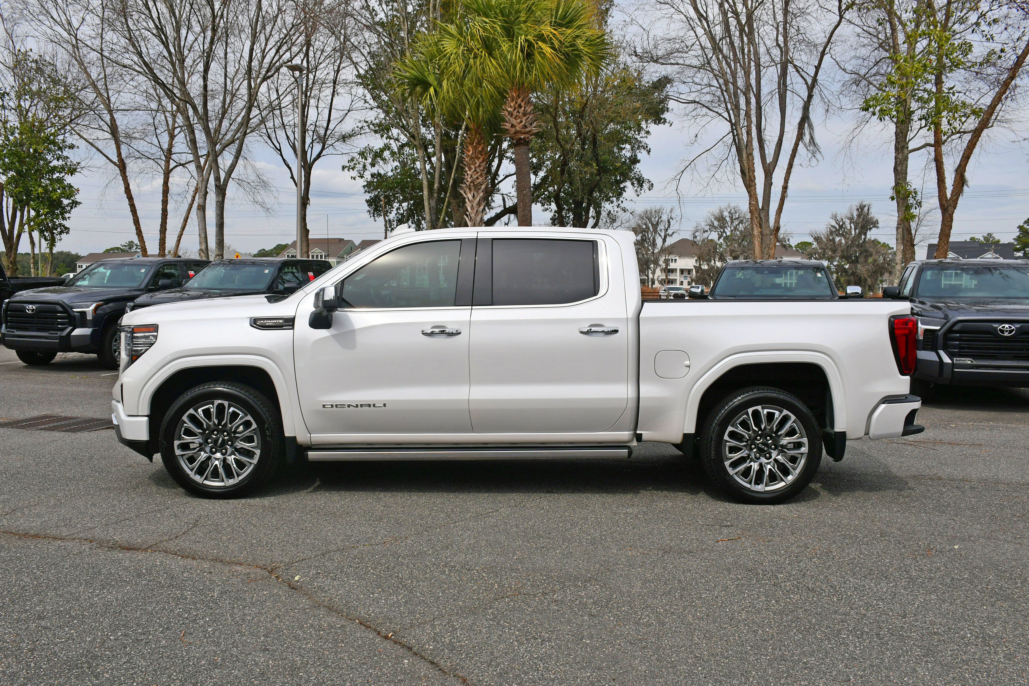Used 2024 GMC Sierra 1500 Denali Ultimate AWD/4WD image 2