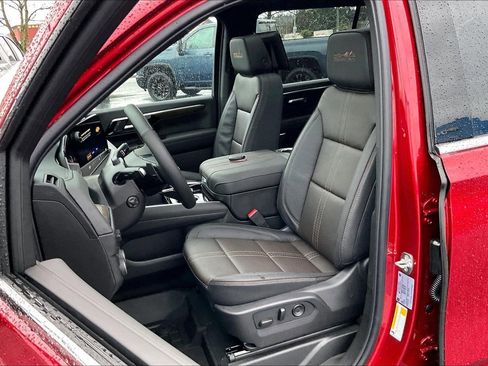 New 2026 Chevrolet Suburban High Country image 9