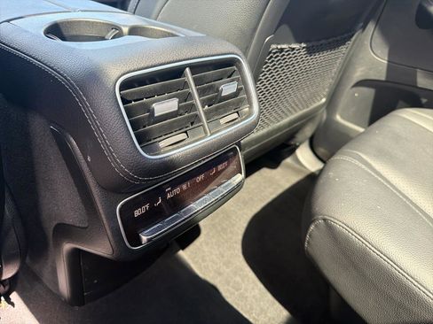 Used 2025 Mercedes-Benz GLS 450 4MATIC image 25