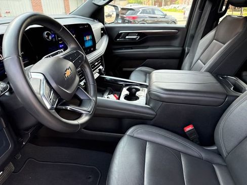Used 2025 Chevrolet Suburban LT AWD/4WD image 11