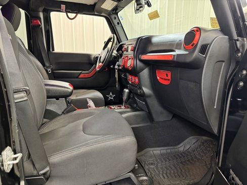 Used 2017 Jeep Wrangler Unlimited Sahara w/ Connectivity Group image 25