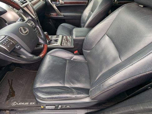 Used 2017 Lexus GX 460 Premium w/ Premium Package image 5