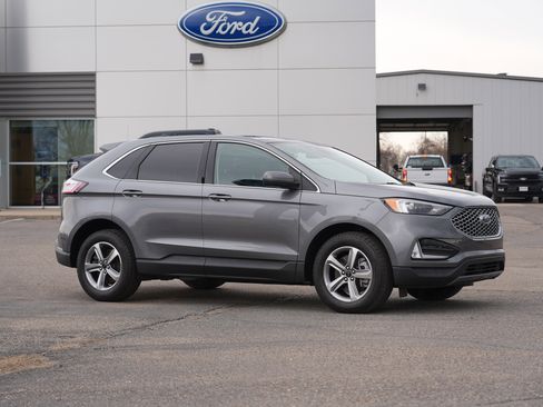 Used 2024 Ford Edge SEL w/ Convenience Package AWD/4WD image 2