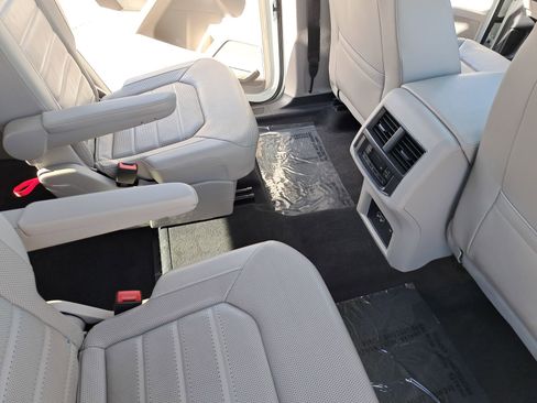 Used 2018 Volkswagen Atlas SEL Premium image 11