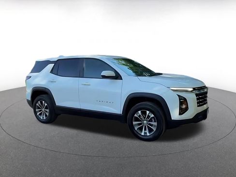 Used 2025 Chevrolet Equinox LT FWD image 2