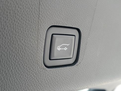 Used 2023 Chevrolet Traverse RS image 12