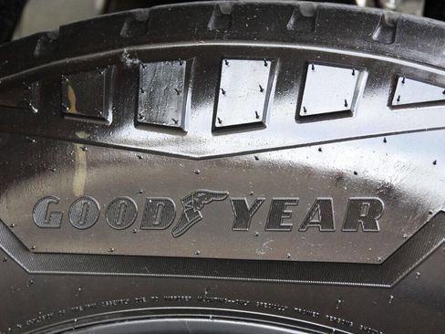 Used 2024 Tesla Cybertruck AWD Crew Cab image 30