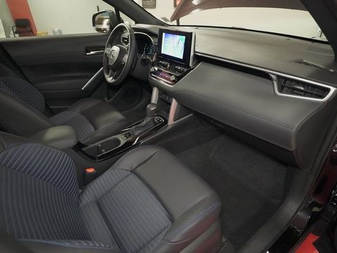 Certified 2024 Toyota Corolla Cross XSE image 32