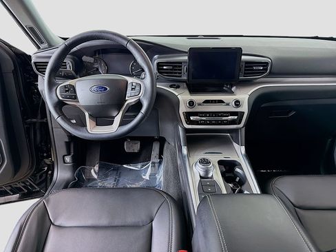 Used 2024 Ford Explorer XLT w/ Equipment Group 202A AWD/4WD image 32
