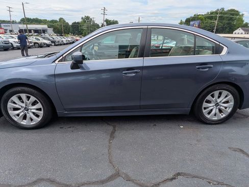 Used 2017 Subaru Legacy 2.5i Premium AWD/4WD image 4