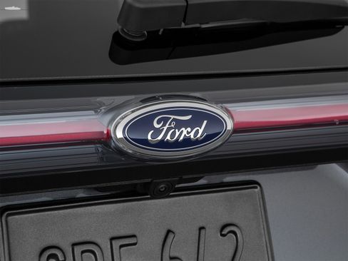 Used 2017 Ford Edge Titanium w/ Equipment Group 302A FWD image 61