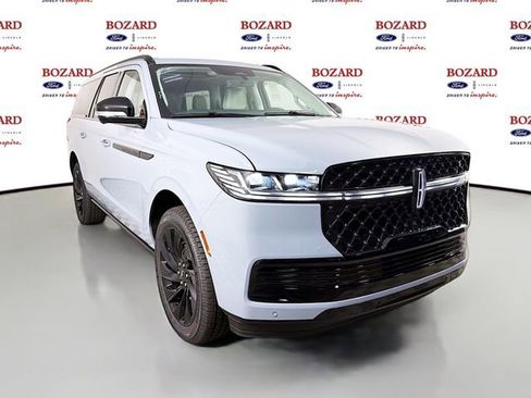 New 2026 Lincoln Navigator L Reserve w/ Jet Appearance Package AWD/4WD image 1